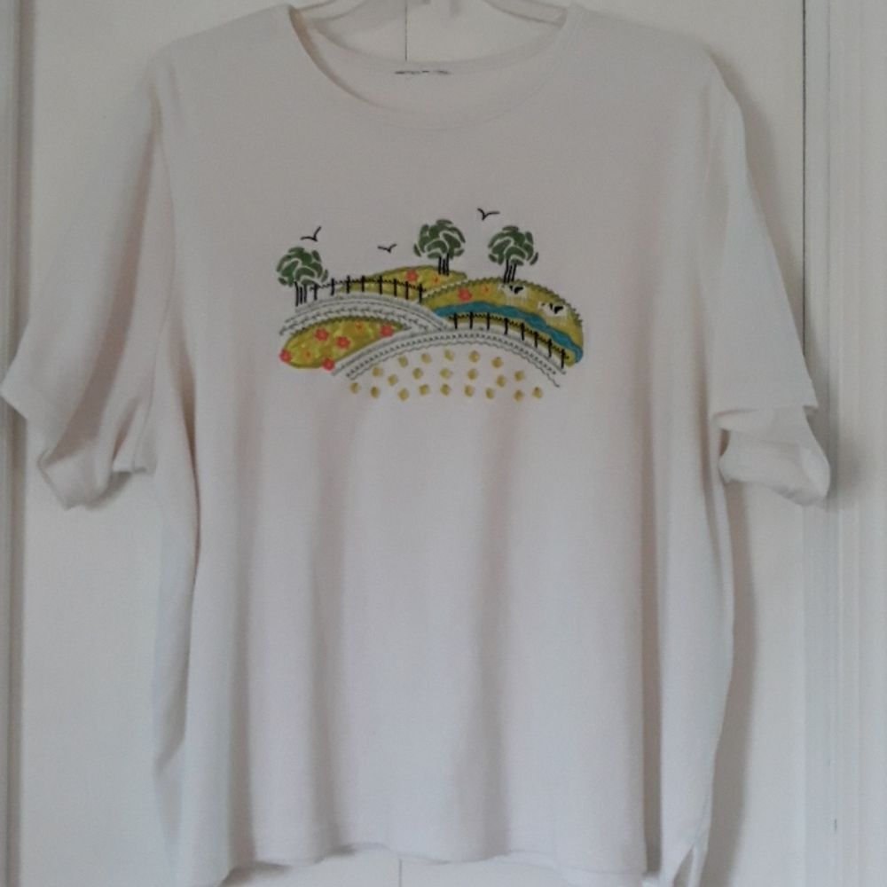 T-shirt with Cute Embroidery